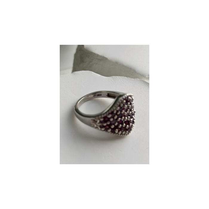 Beautiful 925 Sterling Silver Garnet Ring Size 7