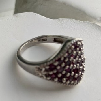 Beautiful 925 Sterling Silver Garnet Ring Size 7