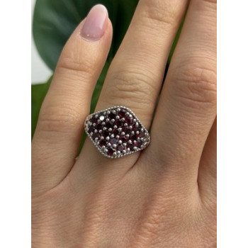 Beautiful 925 Sterling Silver Garnet Ring Size 7