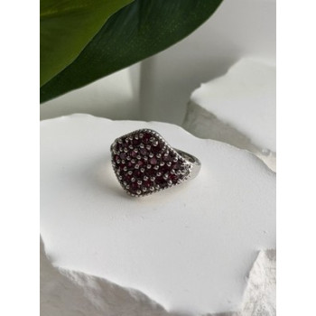 Beautiful 925 Sterling Silver Garnet Ring Size 7