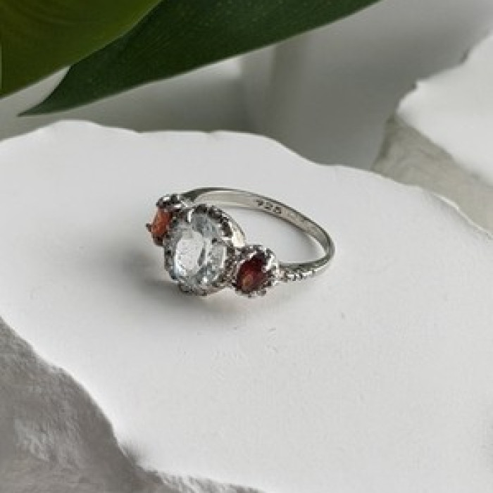 925 Sterling Silver Beryl & Garnet Ring Size 6.5