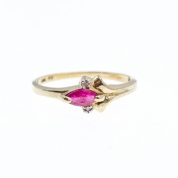 10K Yellow Gold Ruby & Diamonds Ring Size 6.75