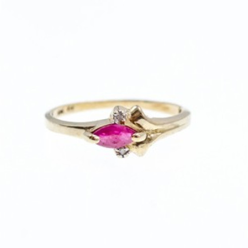 10K Yellow Gold Ruby & Diamonds Ring Size 6.75