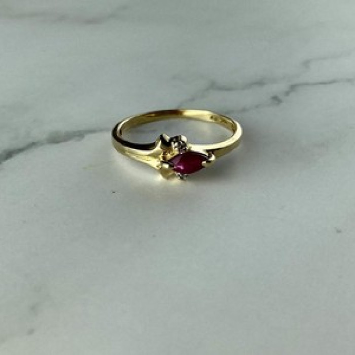 10K Yellow Gold Ruby & Diamonds Ring Size 6.75