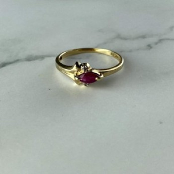 10K Yellow Gold Ruby & Diamonds Ring Size 6.75