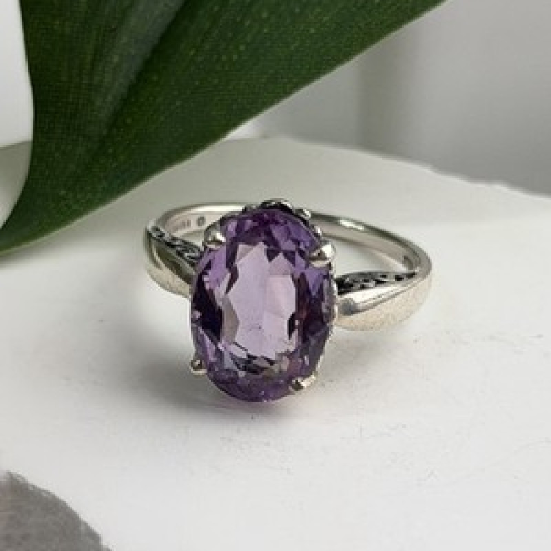 Beautiful Vintage 925 Sterling Silver Amethyst Ring Size 9