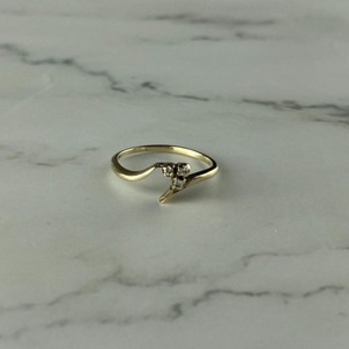 14K Yellow Gold Diamonds Ring Size 6.75