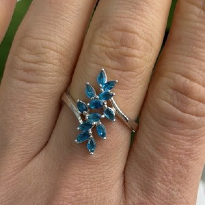 925 Sterling Silver Blue Topaz Ring Size 8