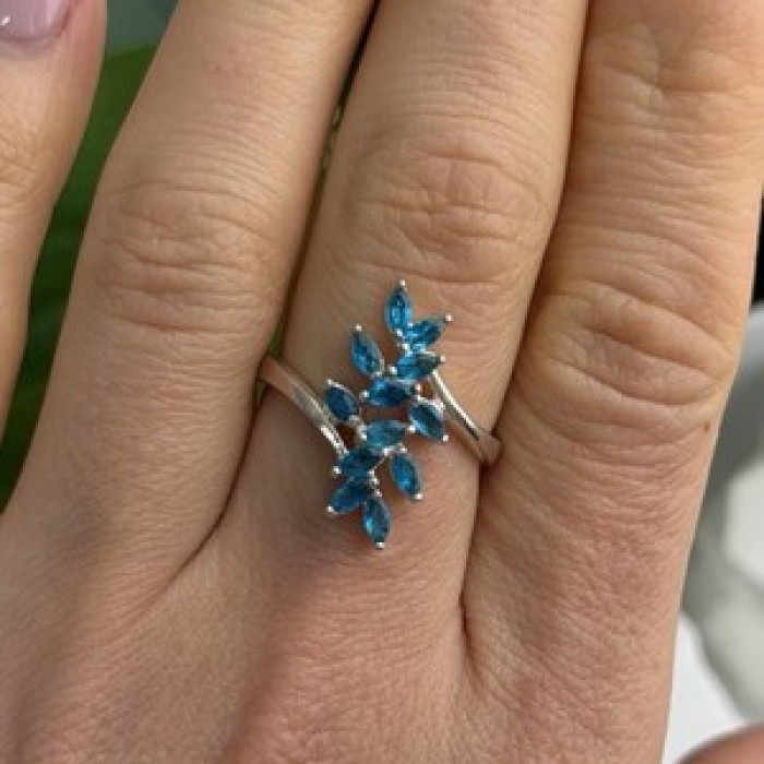 925 Sterling Silver Blue Topaz Ring Size 8