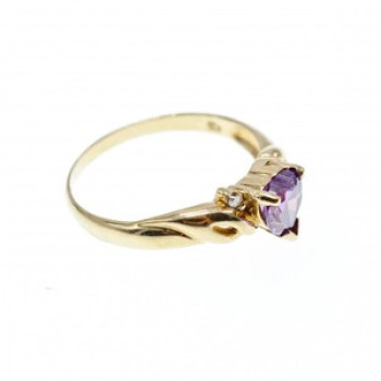 10K Yellow Gold Amethyst & Diamonds Heart Ring Size 6.75