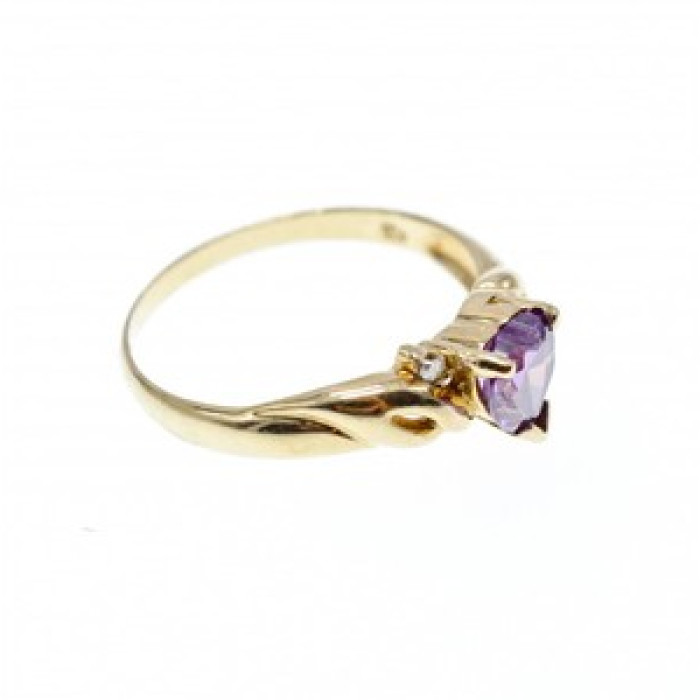 10K Yellow Gold Amethyst & Diamonds Heart Ring Size 6.75