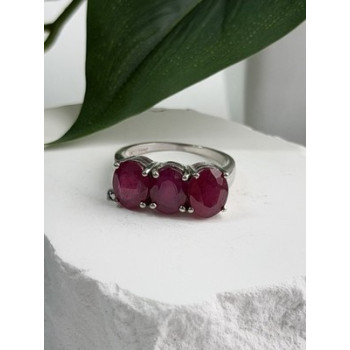 TGGC 925 Sterling Silver Ruby Ring Size 9
