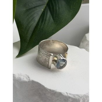 Beautiful 925 Sterling Silver Blue Sky Topaz Ring Size 8