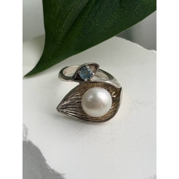Beautiful Design 925 Sterling Silver Pearl & Topaz Ring Size 5