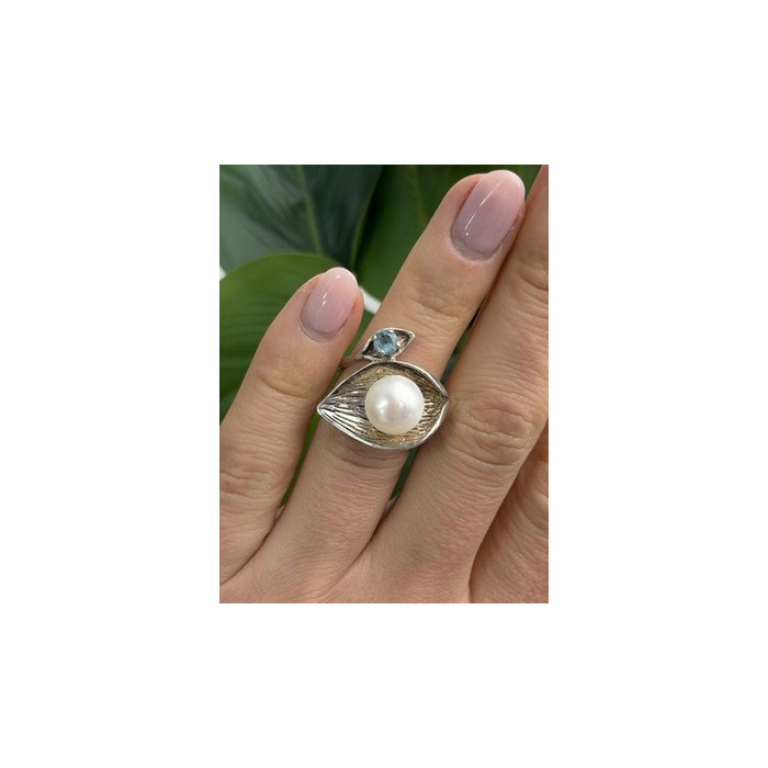 Beautiful Design 925 Sterling Silver Pearl & Topaz Ring Size 5