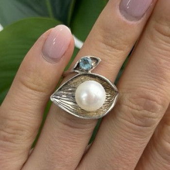 Beautiful Design 925 Sterling Silver Pearl & Topaz Ring Size 5