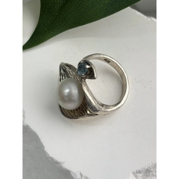 Beautiful Design 925 Sterling Silver Pearl & Topaz Ring Size 5