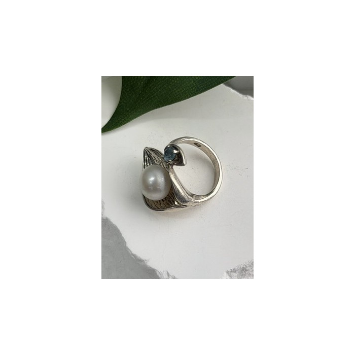 Beautiful Design 925 Sterling Silver Pearl & Topaz Ring Size 5
