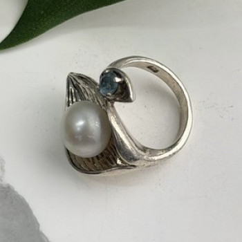 Beautiful Design 925 Sterling Silver Pearl & Topaz Ring Size 5
