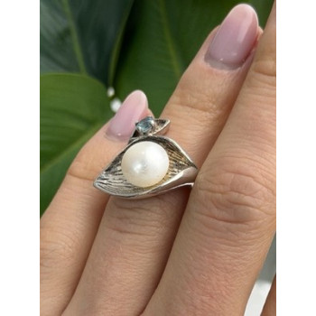 Beautiful Design 925 Sterling Silver Pearl & Topaz Ring Size 5