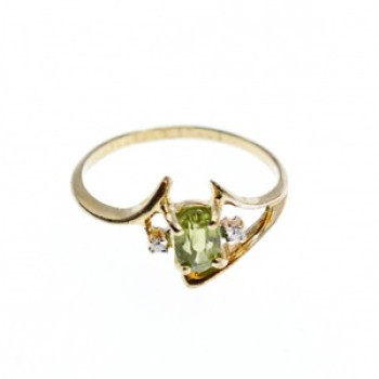 10K Yellow Gold Peridot & Diamonds Ring Size 7