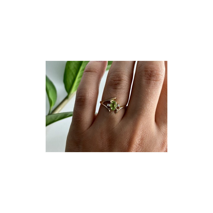 10K YELLOW GOLD PERIDOT & DIAMONDS RING SIZE 7