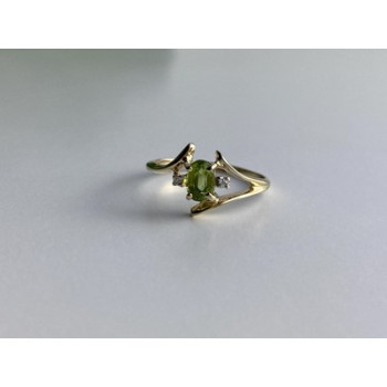 10K YELLOW GOLD PERIDOT & DIAMONDS RING SIZE 7