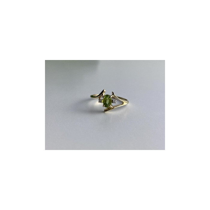 10K YELLOW GOLD PERIDOT & DIAMONDS RING SIZE 7