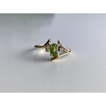 10K YELLOW GOLD PERIDOT & DIAMONDS RING SIZE 7