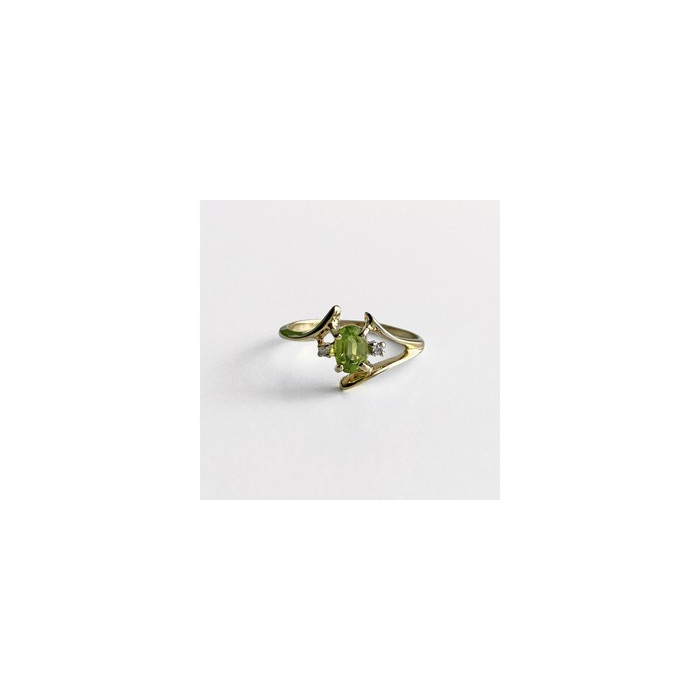 10K YELLOW GOLD PERIDOT & DIAMONDS RING SIZE 7