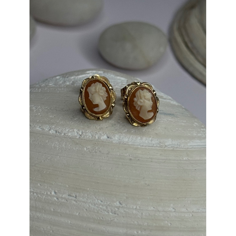 10K Yellow Gold Vintage Oval Cameo Stud Earrings Length 0.40 Inch