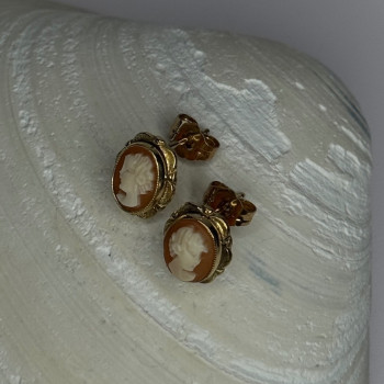 10K Yellow Gold Vintage Oval Cameo Stud Earrings Length 0.40 Inch