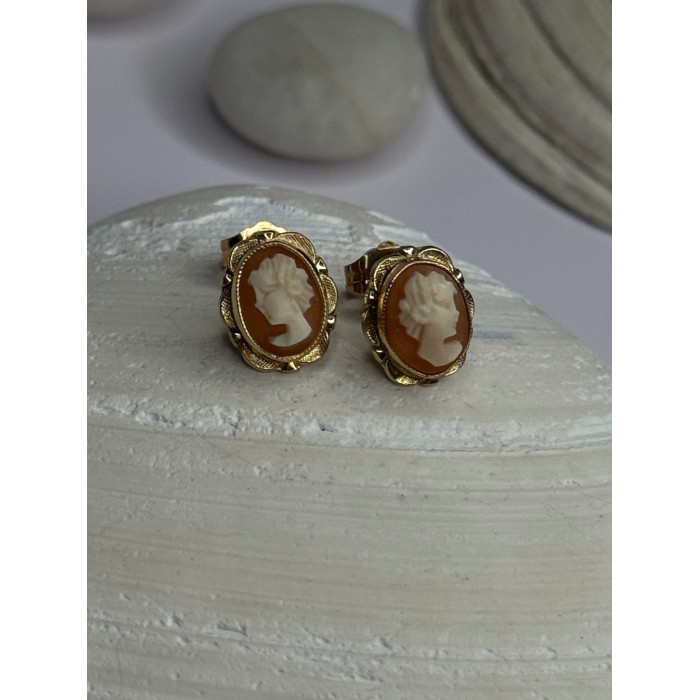 10K Yellow Gold Vintage Oval Cameo Stud Earrings Length 0.40 Inch