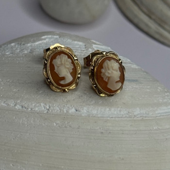 10K Yellow Gold Vintage Oval Cameo Stud Earrings Length 0.40 Inch