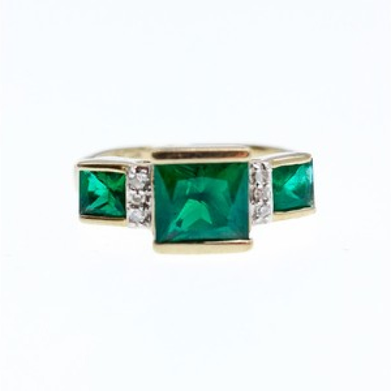 10K Yellow Gold Emerald & Diamonds Ring Size 5.5