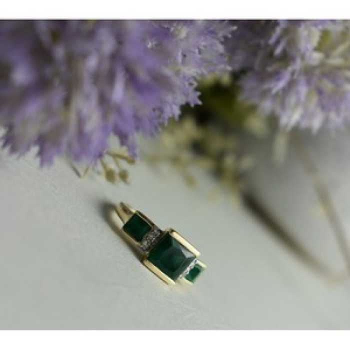 10K Yellow Gold Emerald & Diamonds Ring Size 5.5