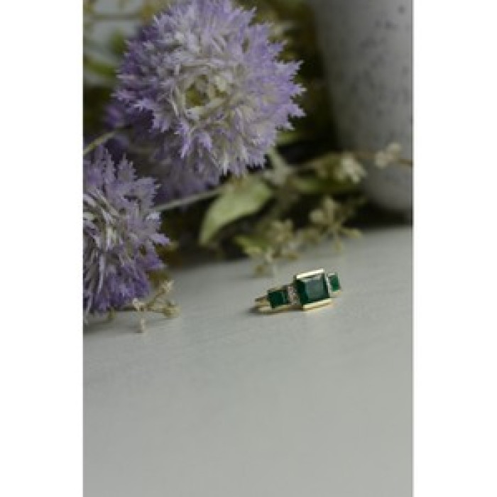 10K Yellow Gold Emerald & Diamonds Ring Size 5.5