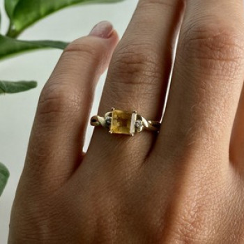 10K Yellow Gold Tourmaline & Diamonds Ring Size 8