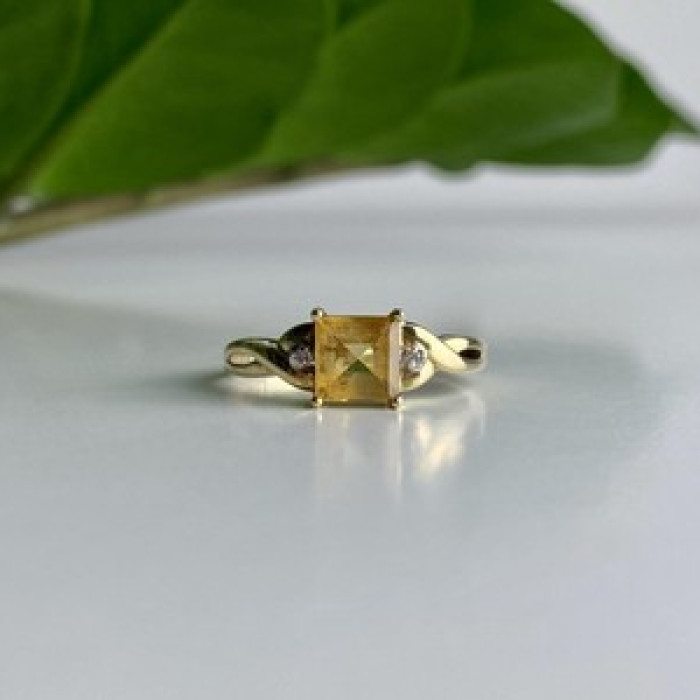 10K Yellow Gold Tourmaline & Diamonds Ring Size 8