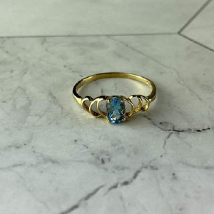 10K Yellow Gold Blue Spinel Ring Size 8