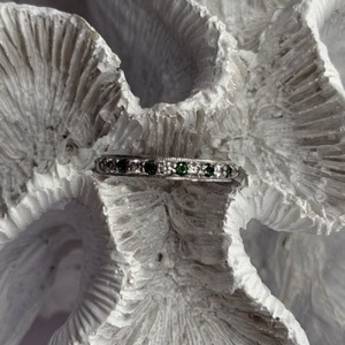 925 Sterling Silver White & Green Cz Band Ring Size 6