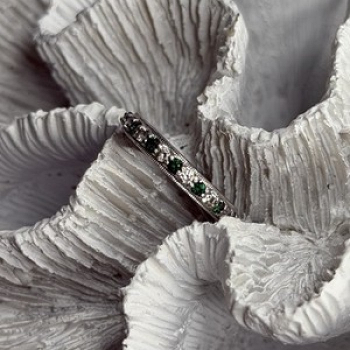 925 Sterling Silver White & Green Cz Band Ring Size 6