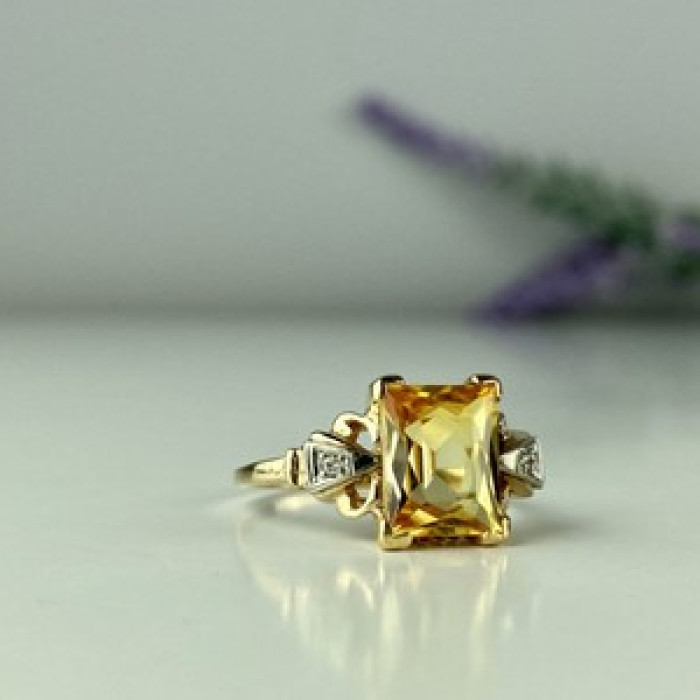 10K Yellow Gold Yellow Topaz & Diamonds Ring Size 9.75