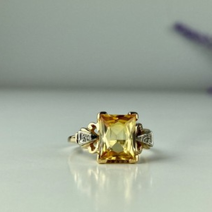 10K Yellow Gold Yellow Topaz & Diamonds Ring Size 9.75