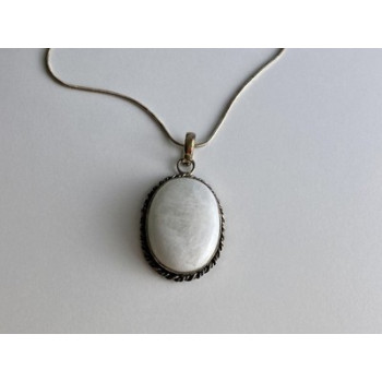 Vintage Chain with pendant White Agate 18.1 in