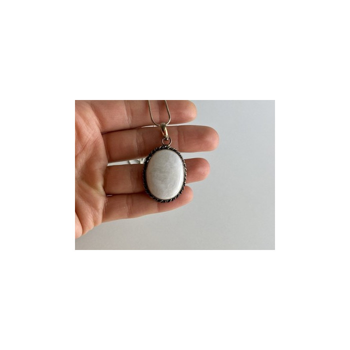 Vintage Chain with pendant White Agate 18.1 in