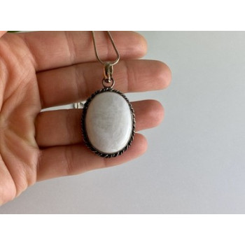 Vintage Chain with pendant White Agate 18.1 in