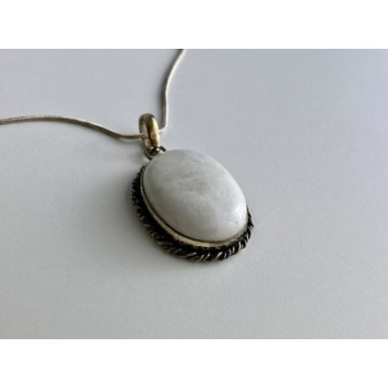 Vintage Chain with pendant White Agate 18.1 in