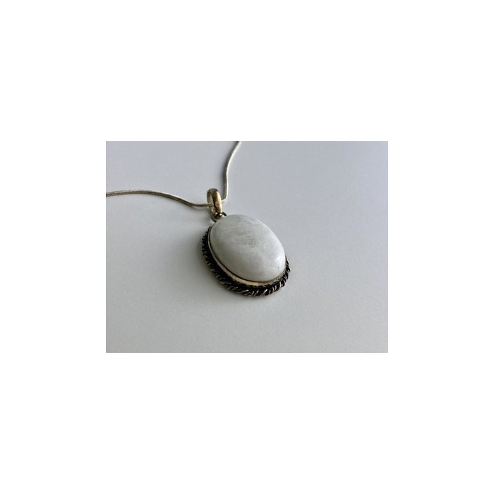 Vintage Chain with pendant White Agate 18.1 in