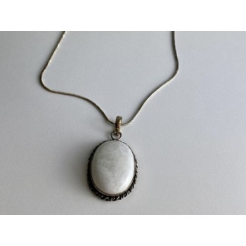 Vintage Chain with pendant White Agate 18.1 in